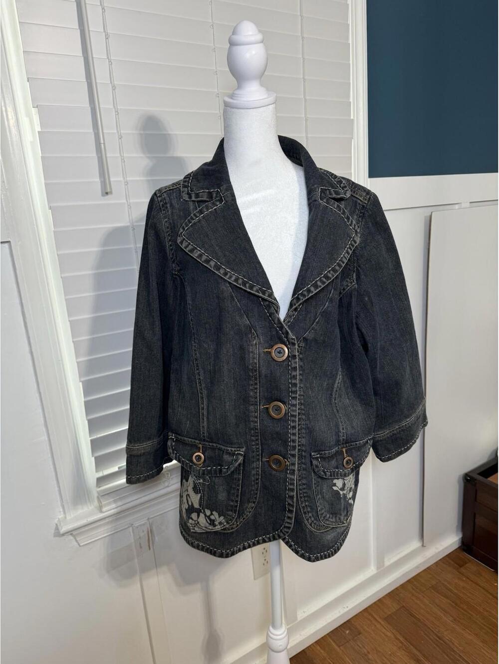 ✔️Venezia Blue/Black Washed Denim Jacket with Embroidered Pockets